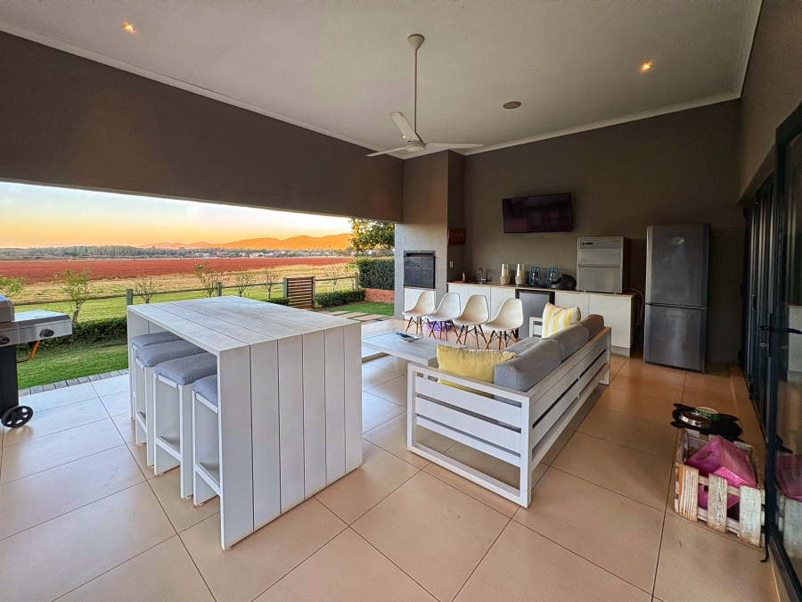 5 Bedroom Property for Sale in The Coves North West